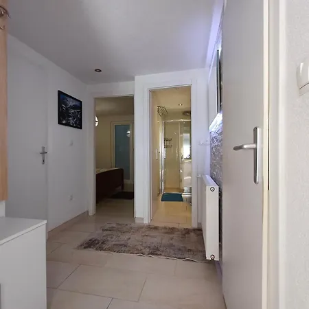 Διαμέρισμα Koralj 3 With A Heated Pool *