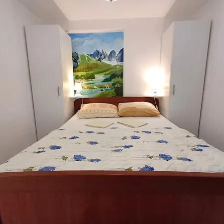 Διαμέρισμα Koralj 3 With A Heated Pool