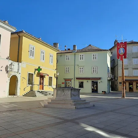 Koralj 3 With A Heated Pool Krk Town
